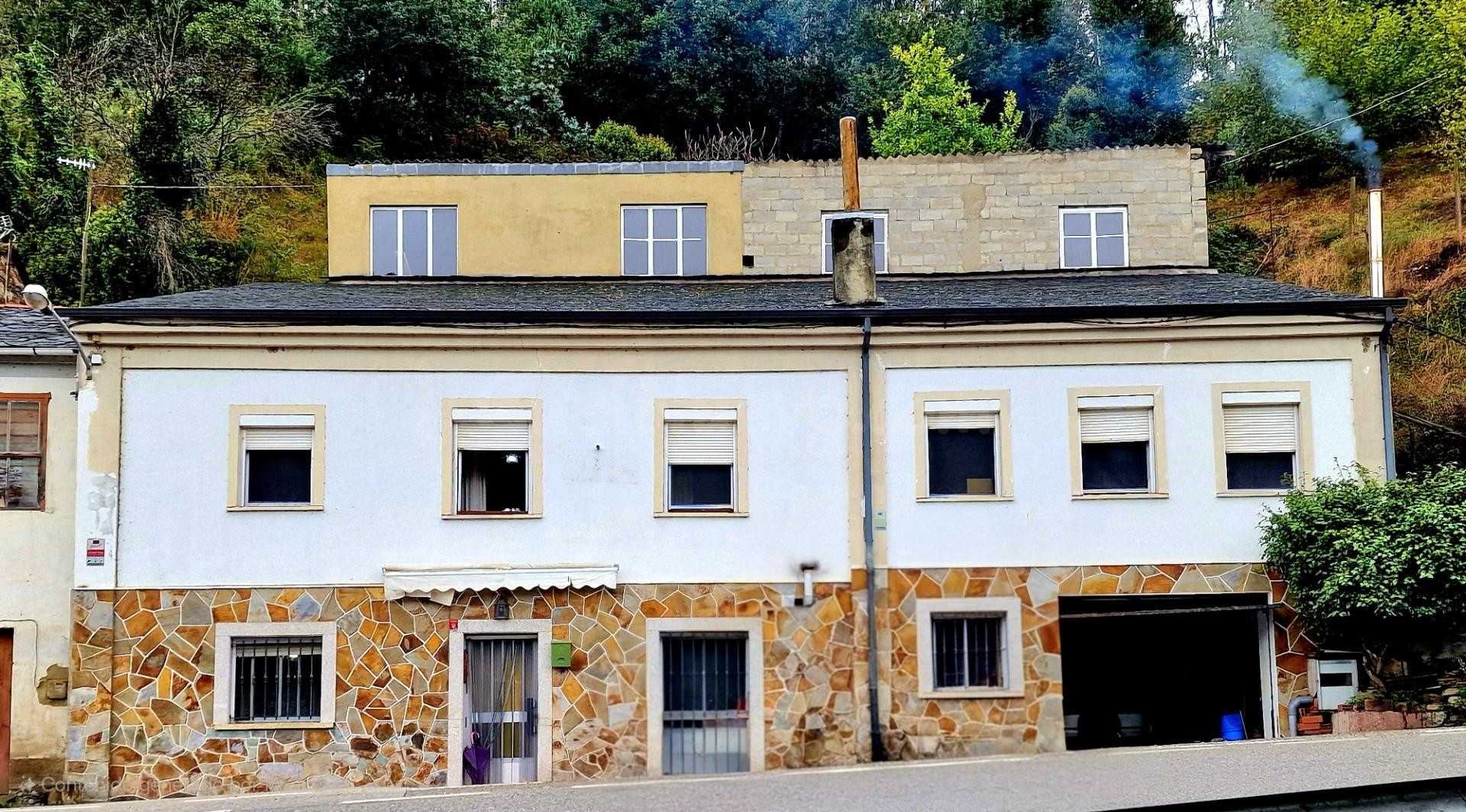 SE VENDE CASA CON FINCA EN EL PUEBLO DE REME (RIBADEO)