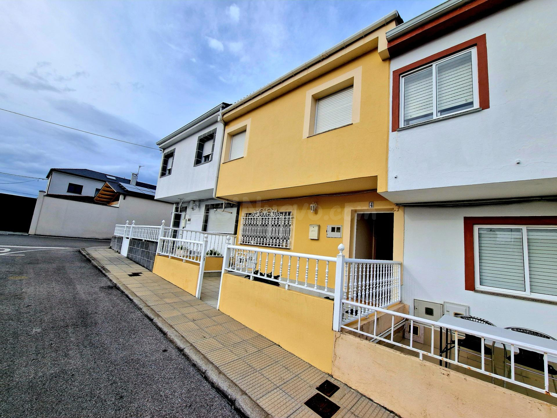 SE VENDE CASA PAREADA CON VISTAS A LA RIA Y MUY CENTRICA - foto 5
