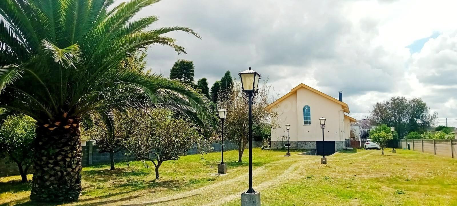 Oportunidad única en Mántaras, Tapia de Casariego — Casa independiente con gran parcela