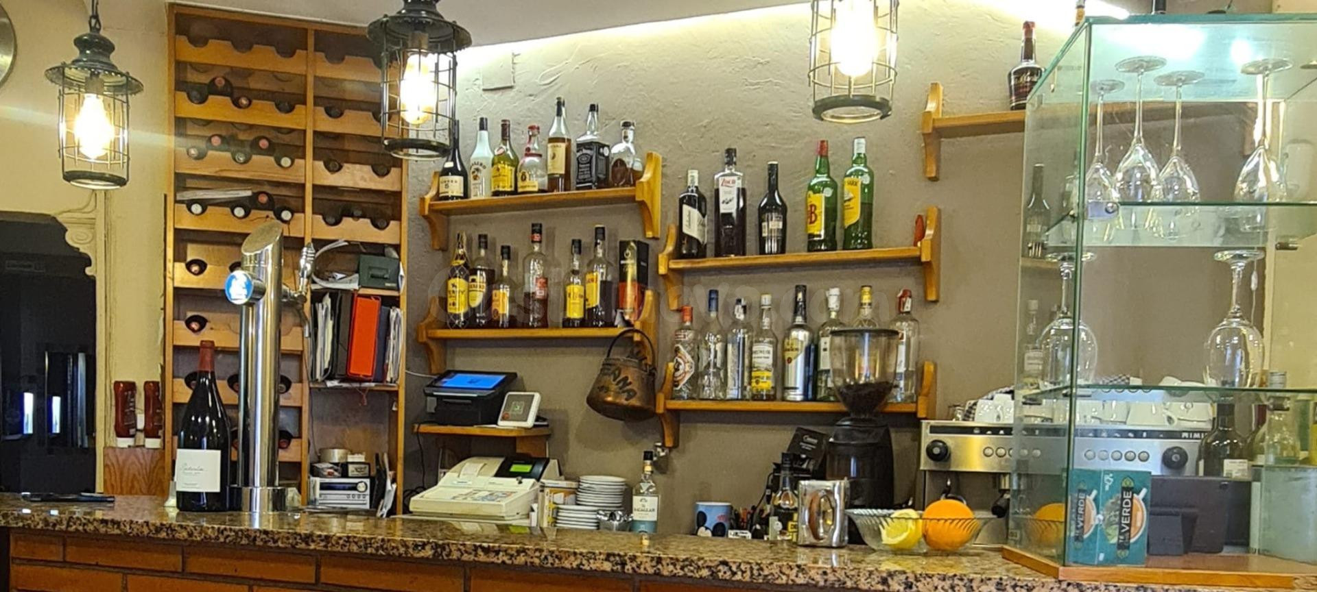 Ocasión única!! Se traspasa bar en Deltebre