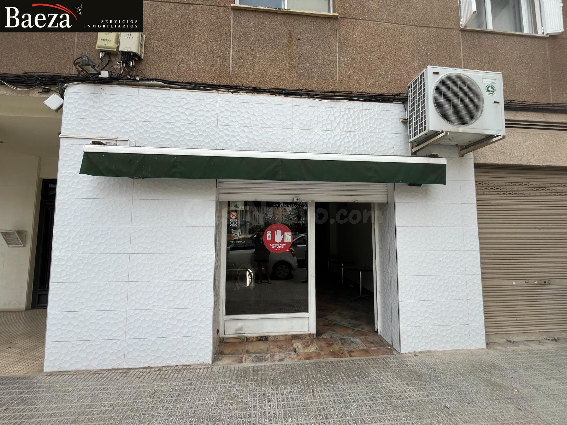 Local de 100 m2 junto al parque, ideal para hostelería o comercio