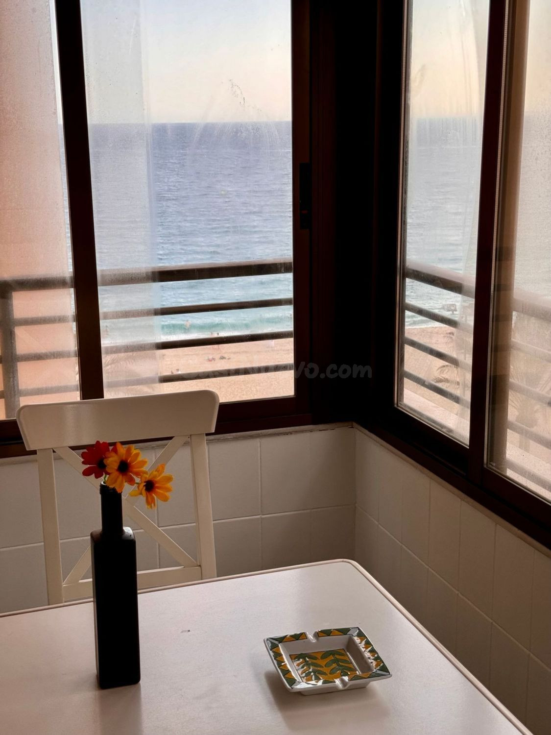 VENTA PISO REFORMADO CON VISTAS AL MAR JUNTO AL PASEO MARITIMO