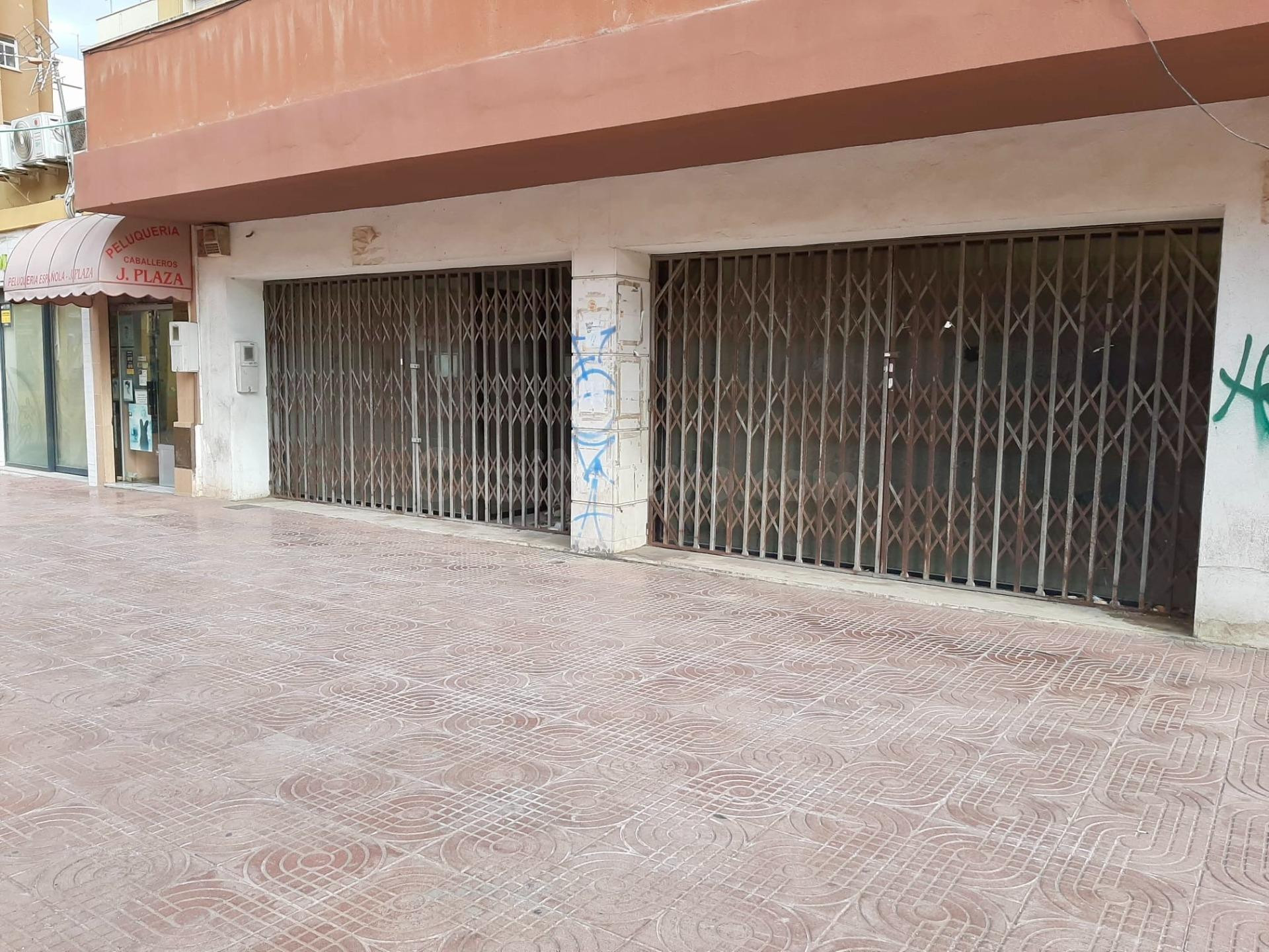 Amplio Local Comercial en Venta – Calle Poeta Paco Aquino, 51 (Almería)