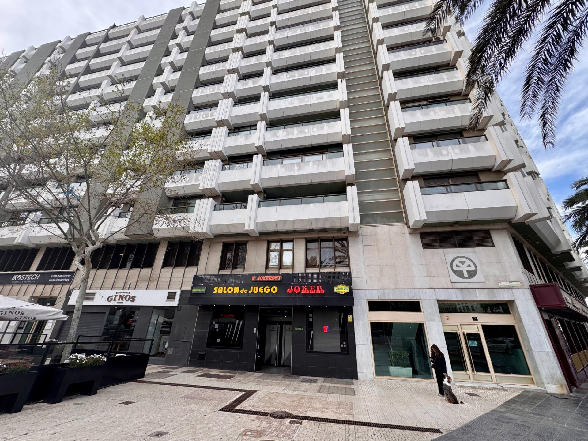 🏢 Oficinas en el centro de Almería – ¡Ubicación inmejorable! 💼🌴