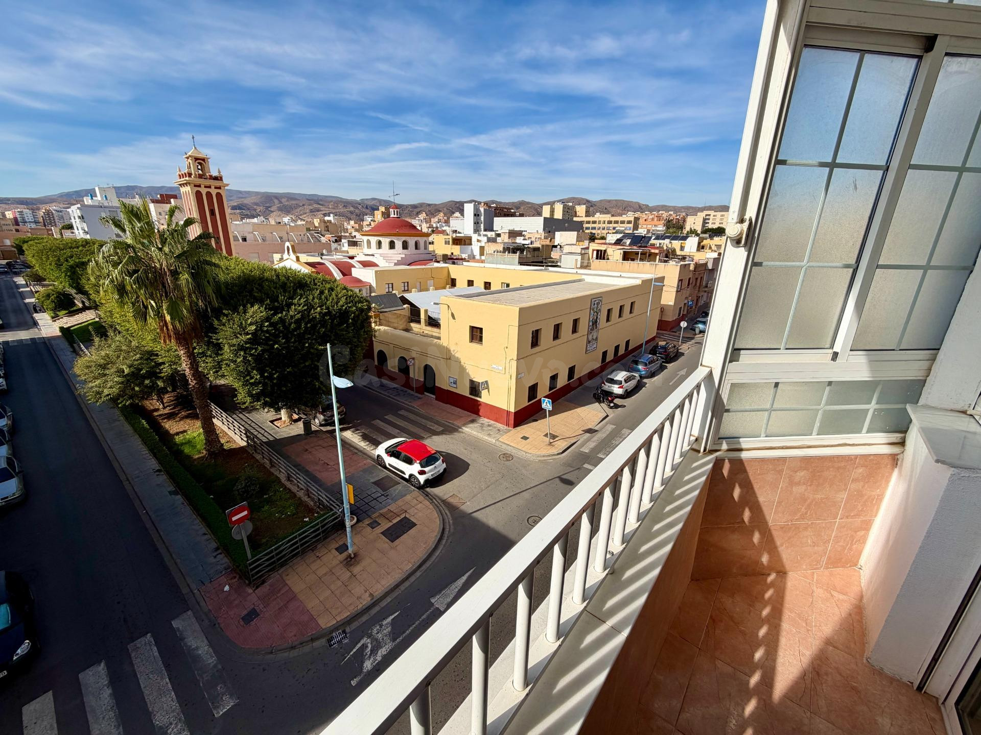 Atractivo Piso Reformado en el Corazón de Nueva Andalucía, Almería 🌅