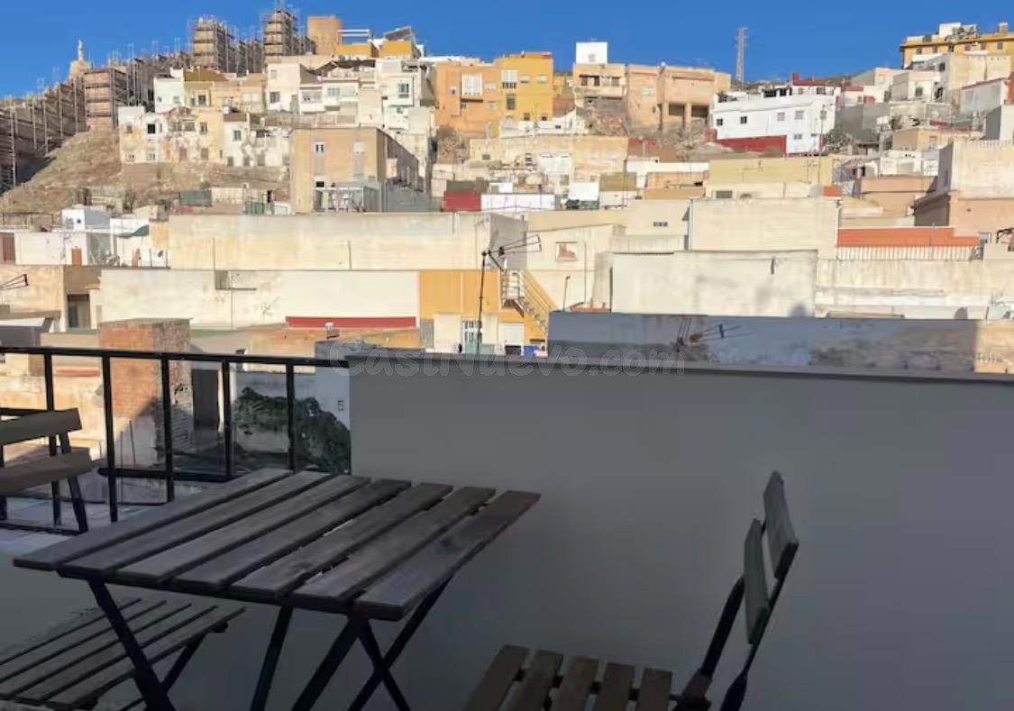 Piso con terraza privada en el corazón histórico de Almería Calle Cádiz, 20 – Tercera planta exterior con ascensor