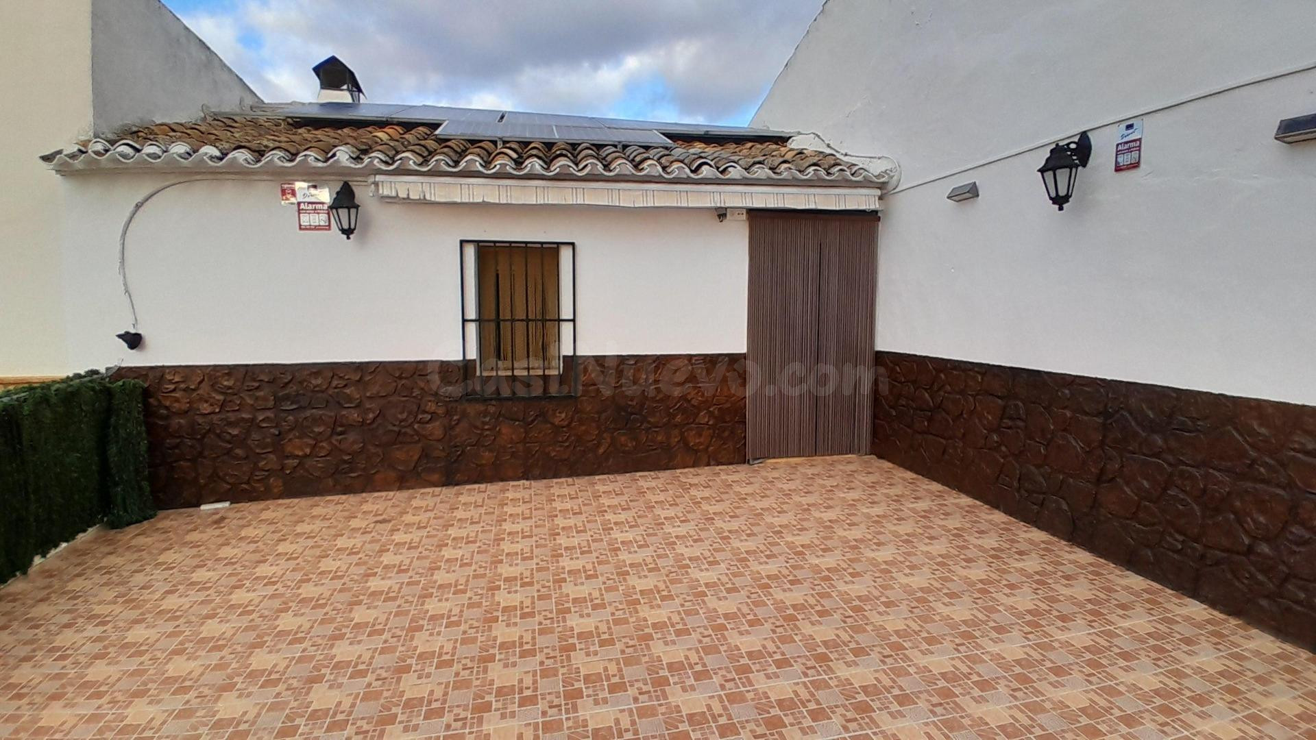 CASA DE CAMPO ADOSADA EN YECLA