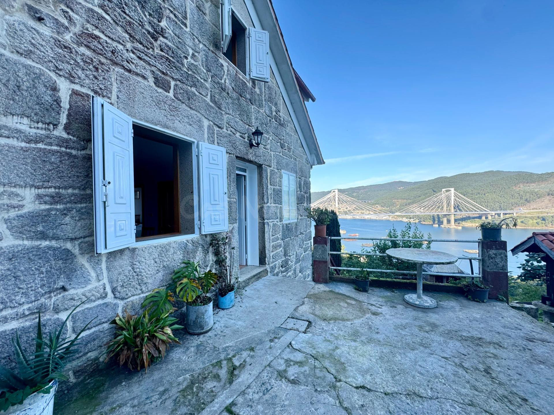 Impresionante vivienda con vistas panorámicas a la Ría de Vigo. Ref P427