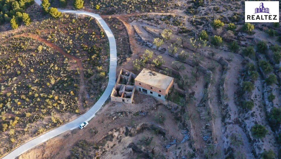 FINCA EN VENTA EN ALCOLEA CON UNA NAVE CONSTRUIDA Y CULTIVO 