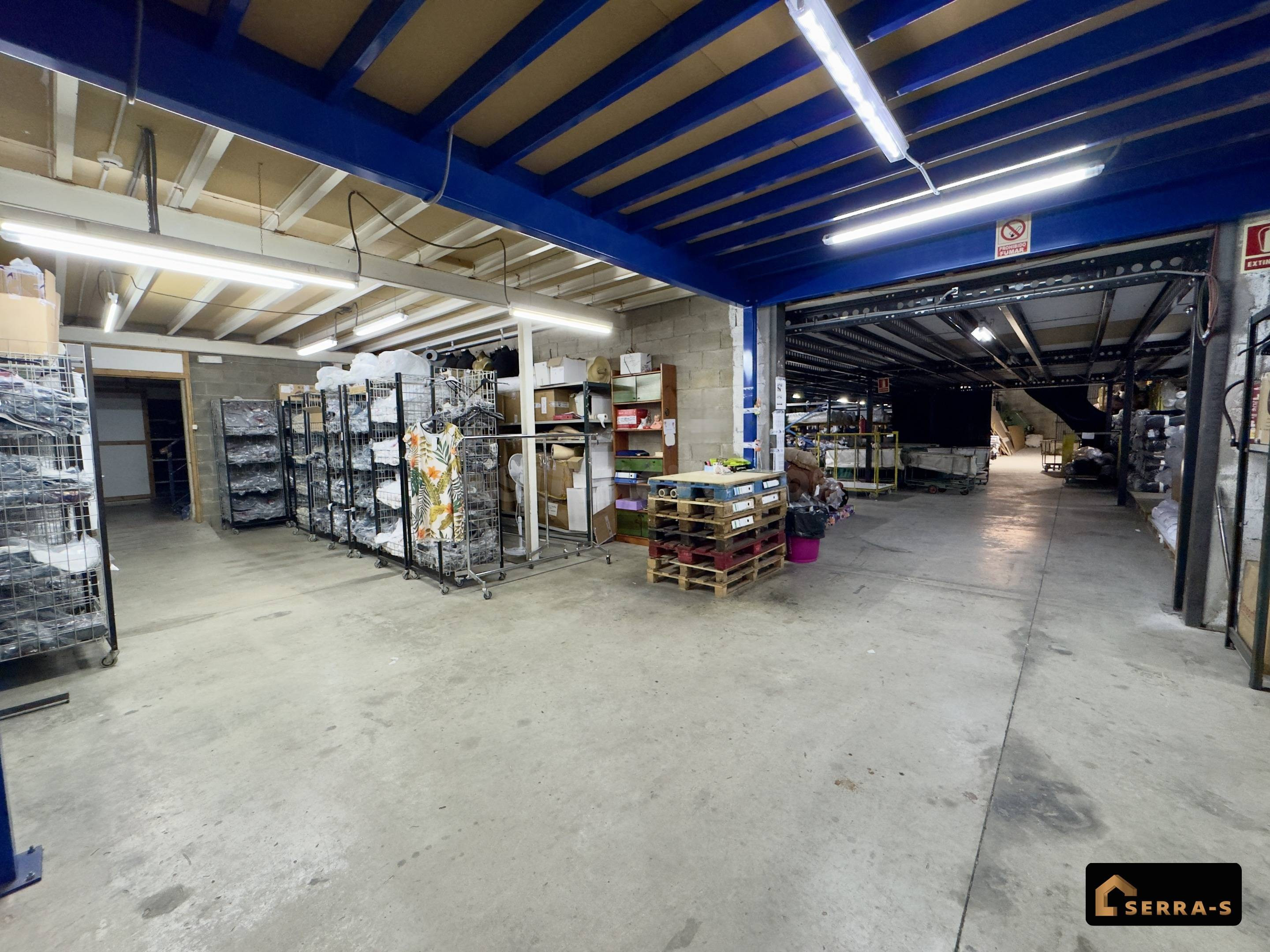 Amplia nave industrial diáfana con excelente acceso y múltip - foto 3