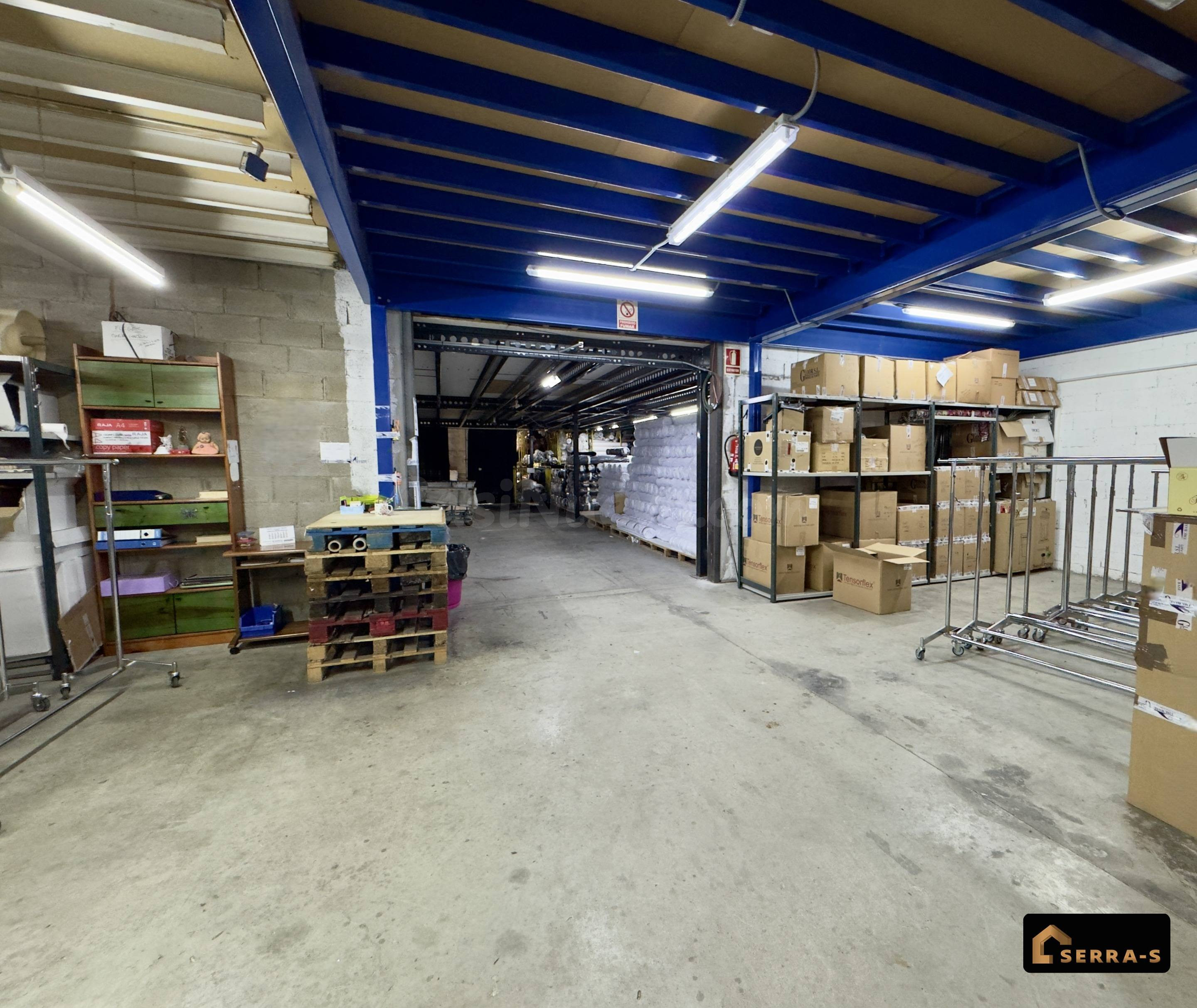 Amplia nave industrial diáfana con excelente acceso y múltip - foto 4