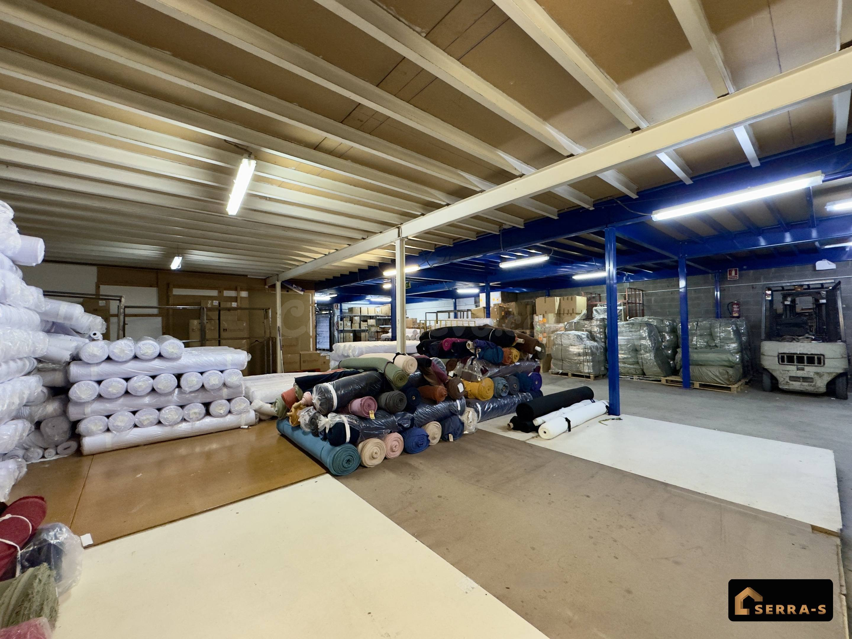 Amplia nave industrial diáfana con excelente acceso y múltip - foto 5