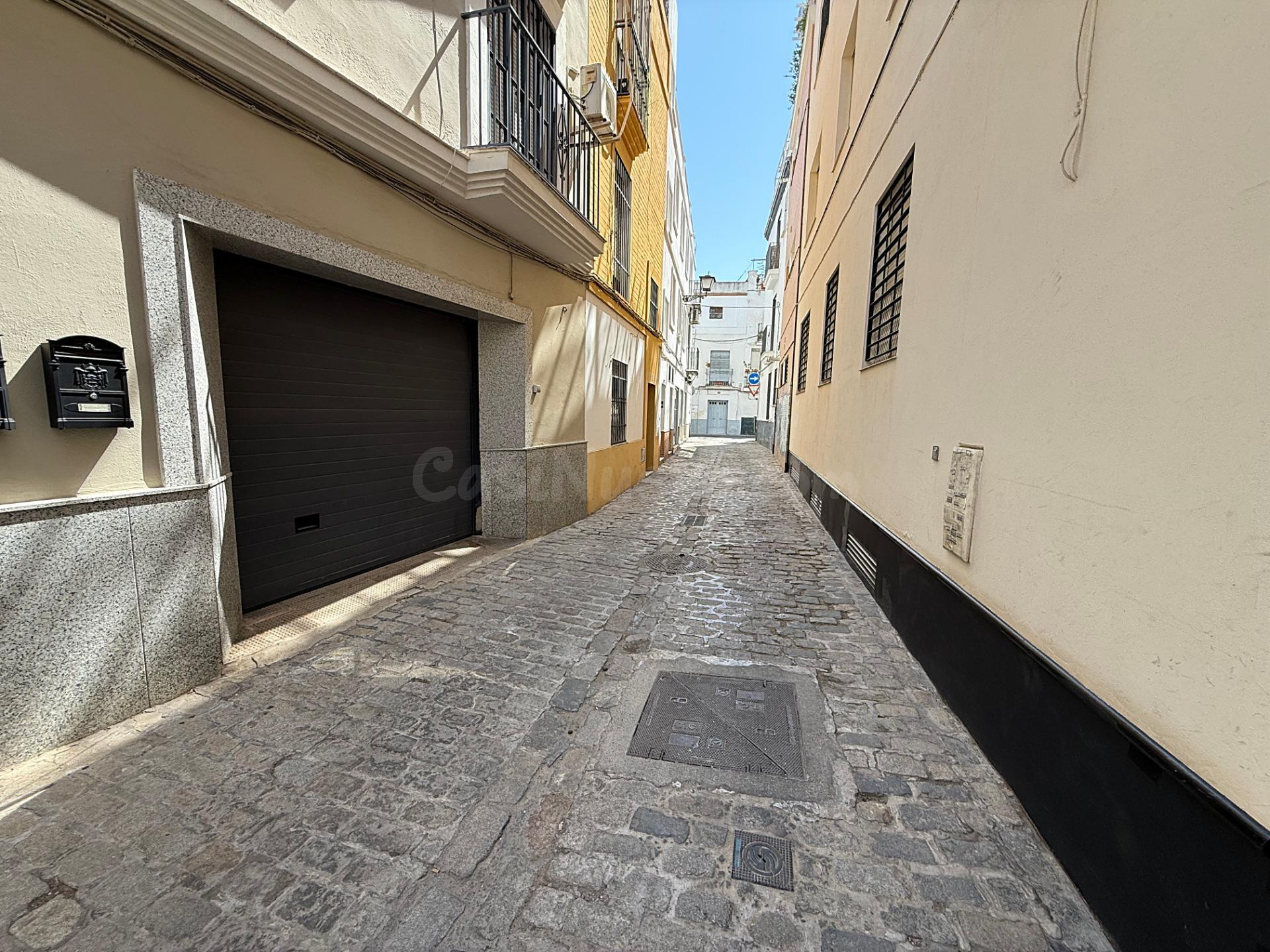 Plaza de garaje en venta en Calle Valderrama – Sevilla