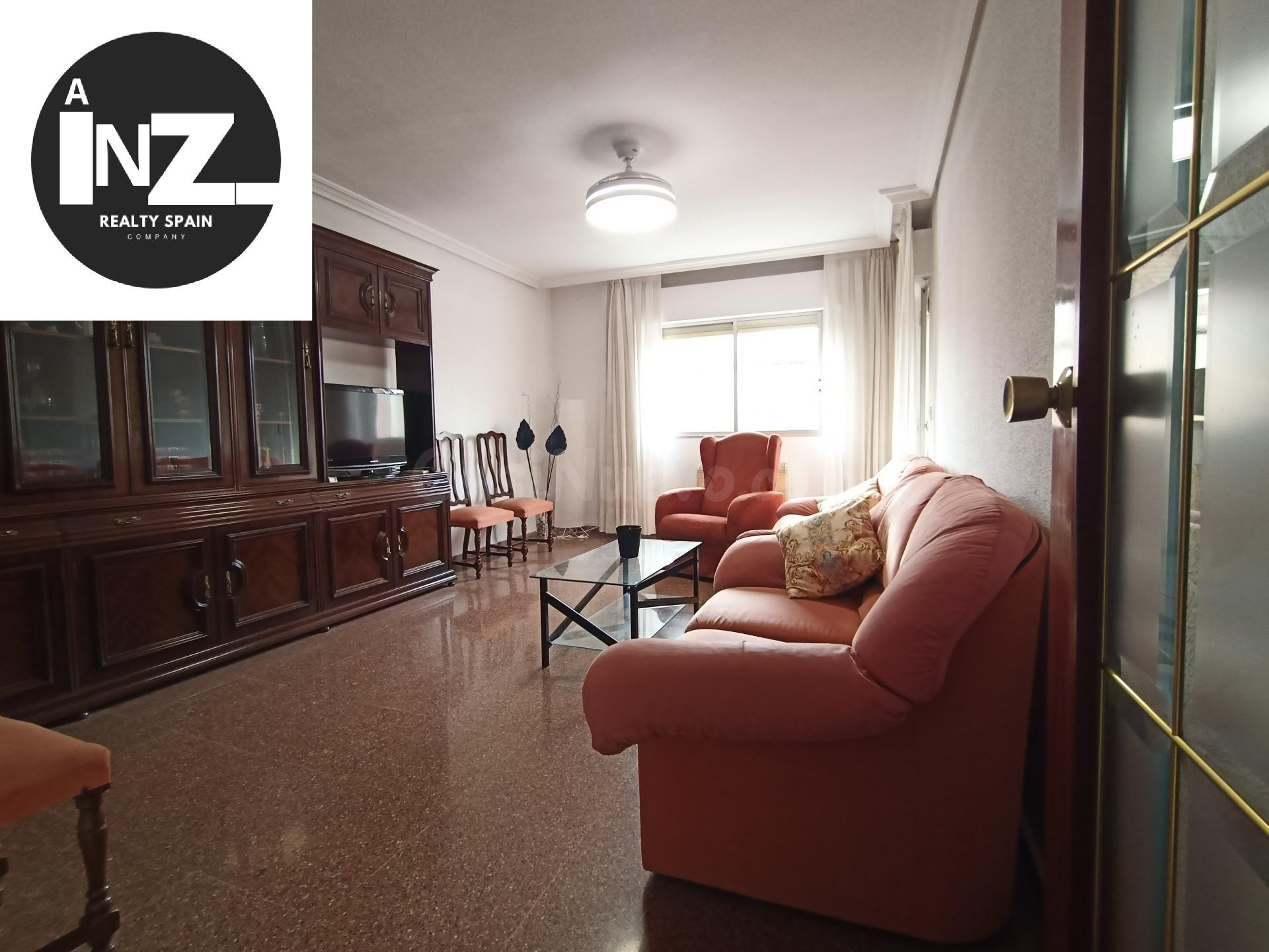 Piso de tres dormitorios con garaje y trastero – 90 m2
