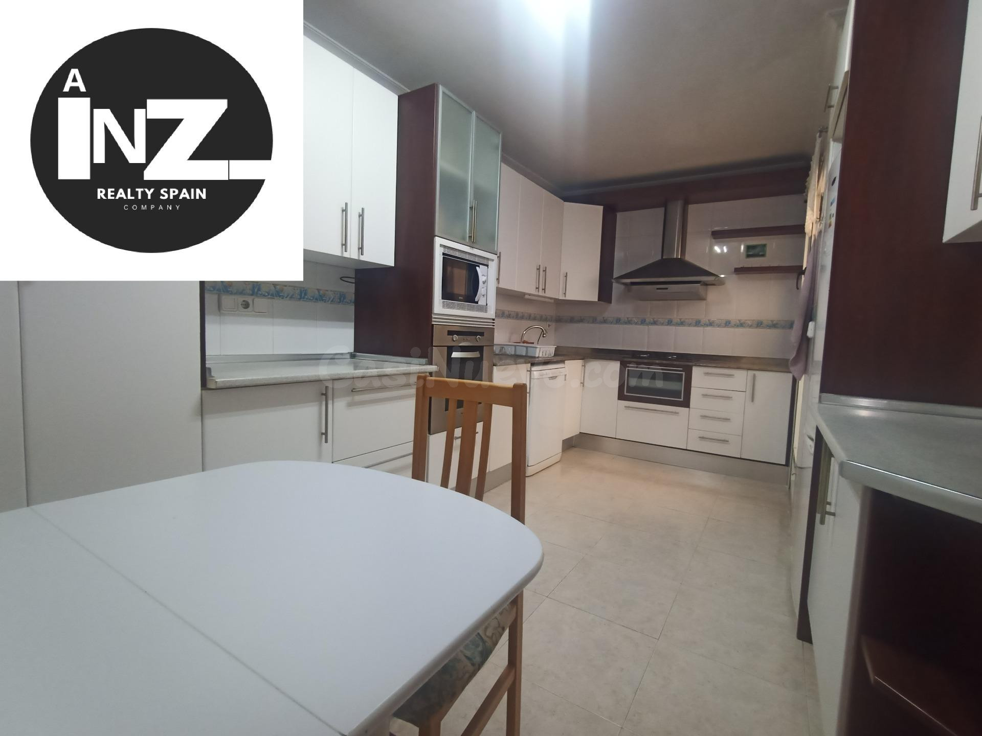 Casa unifamiliar de 250 m2 en Alguazas – 4 dormitorios, 3 baños, sótano y 3 terrazas