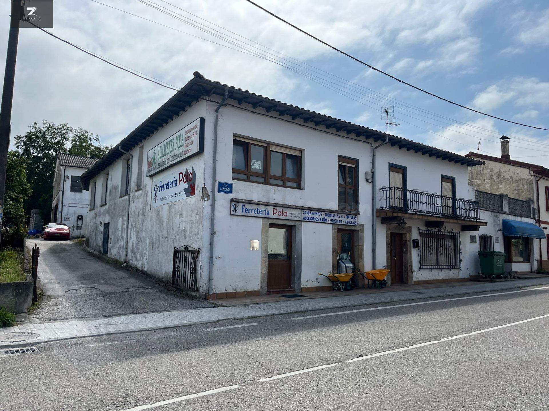 CASONA CON AMPLIA FINCA Y LOCAL COMERCIAL