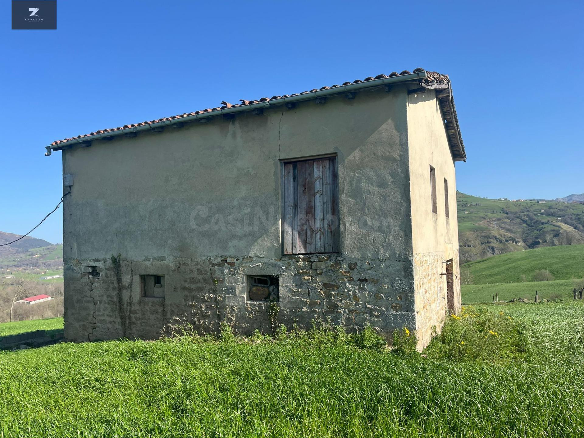 EXCLUSIVA FINCA CON CABAÑA PASIEGA EN VILLACARRIEDO - foto 3