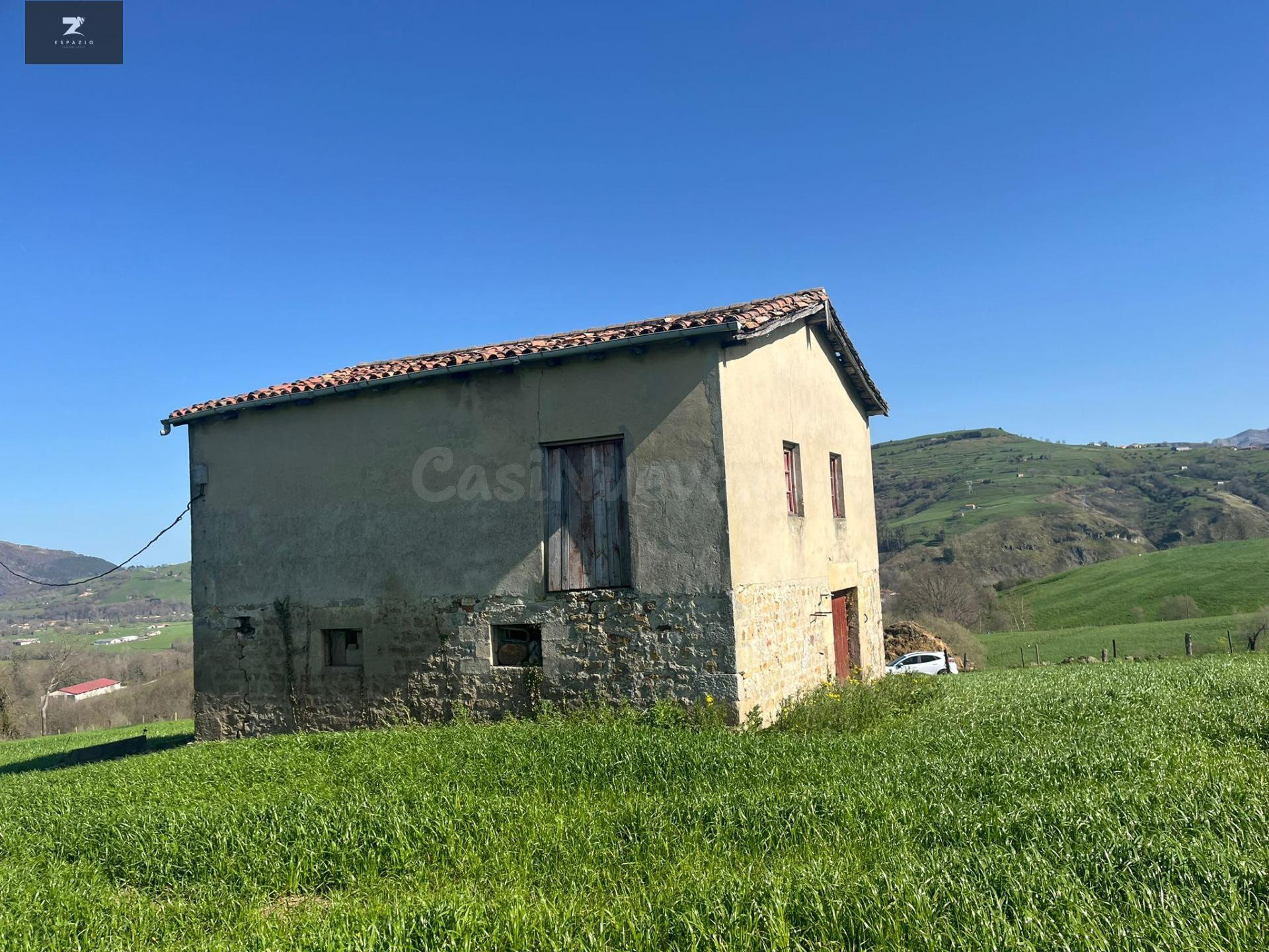 EXCLUSIVA FINCA CON CABAÑA PASIEGA EN VILLACARRIEDO - foto 4