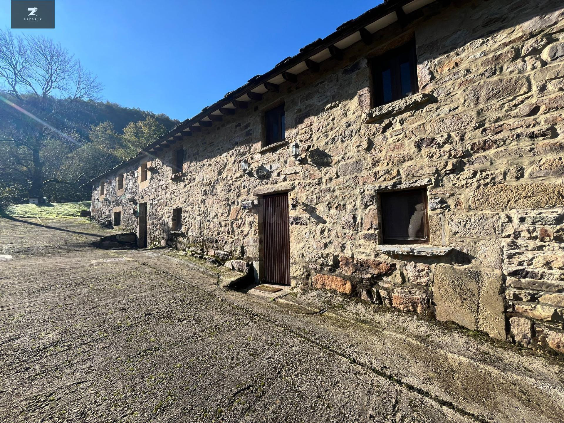 VENTA DE DOS CABAÑAS REFORMADAS EN VEGA DE PAS