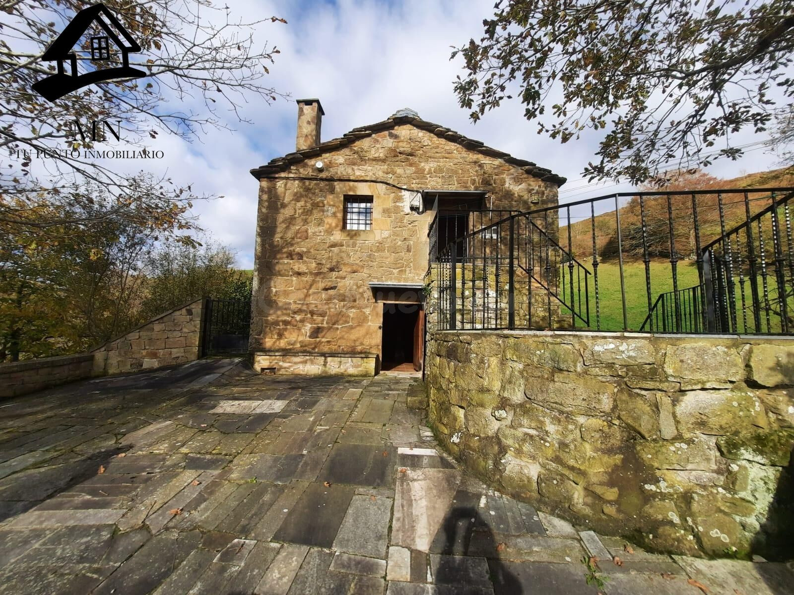 VENTA DE DOS CABAÑAS RURALES REHABILITADAS EN EL VALLE DE LUENA