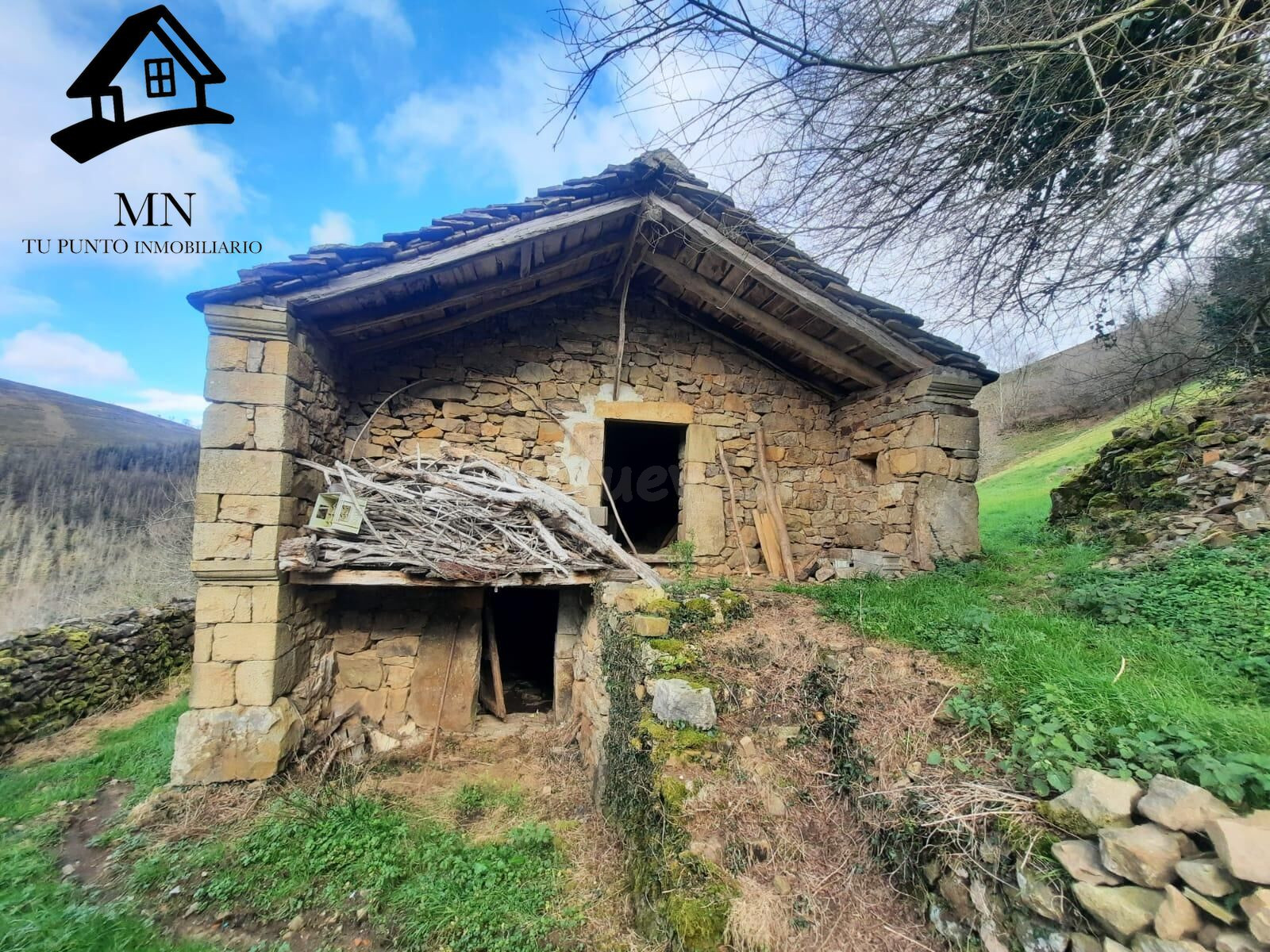 VENTA DE FINCAS Y CONJUNTO DE TRES CABAÑAS PASIEGAS EN SAN PEDRO DEL ROMERAL