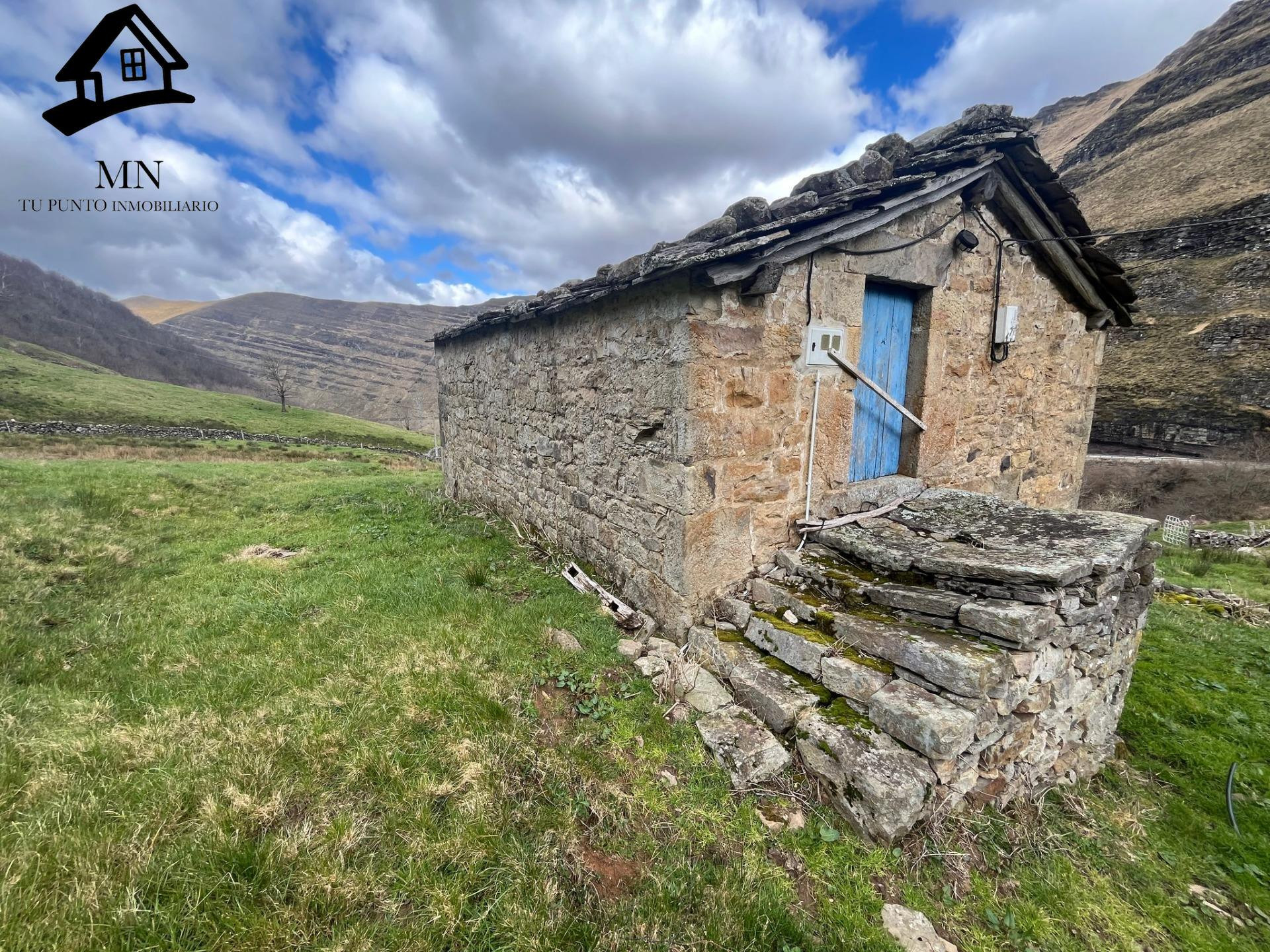 CONJUNTO DE TRES CABAÑAS PASIEGAS CON FINCAS PRIVADAS EN VEGA DE PAS - foto 3