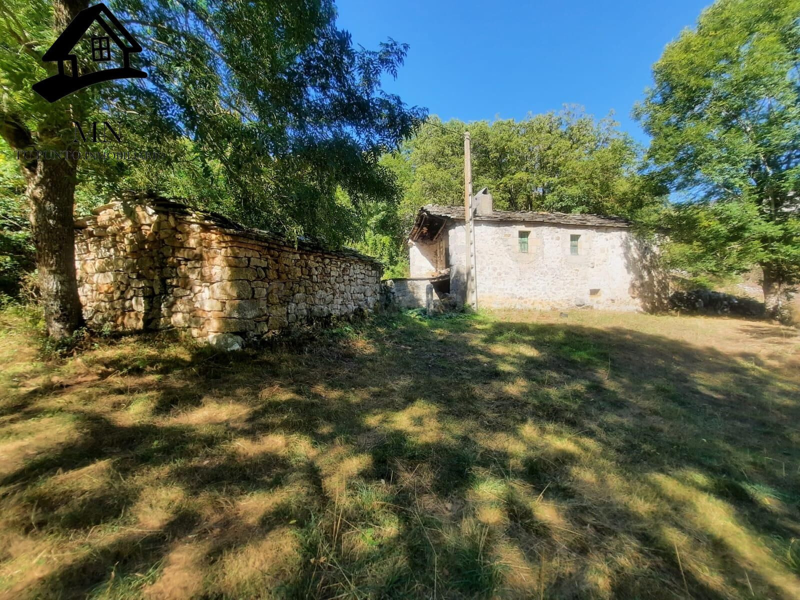 Cabaña Rústica en El Corazón de la Naturaleza