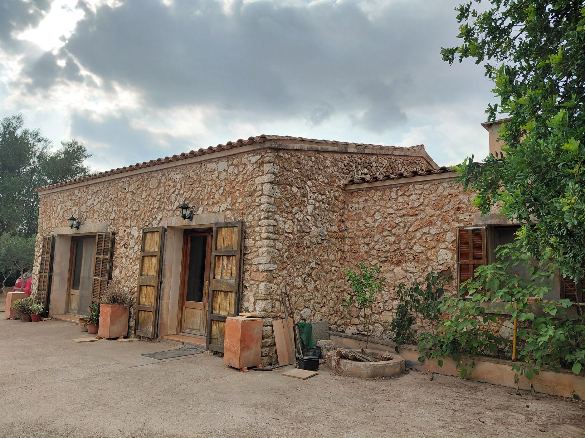 ¿Sueñas con una casa rústica mallorquina con encanto?