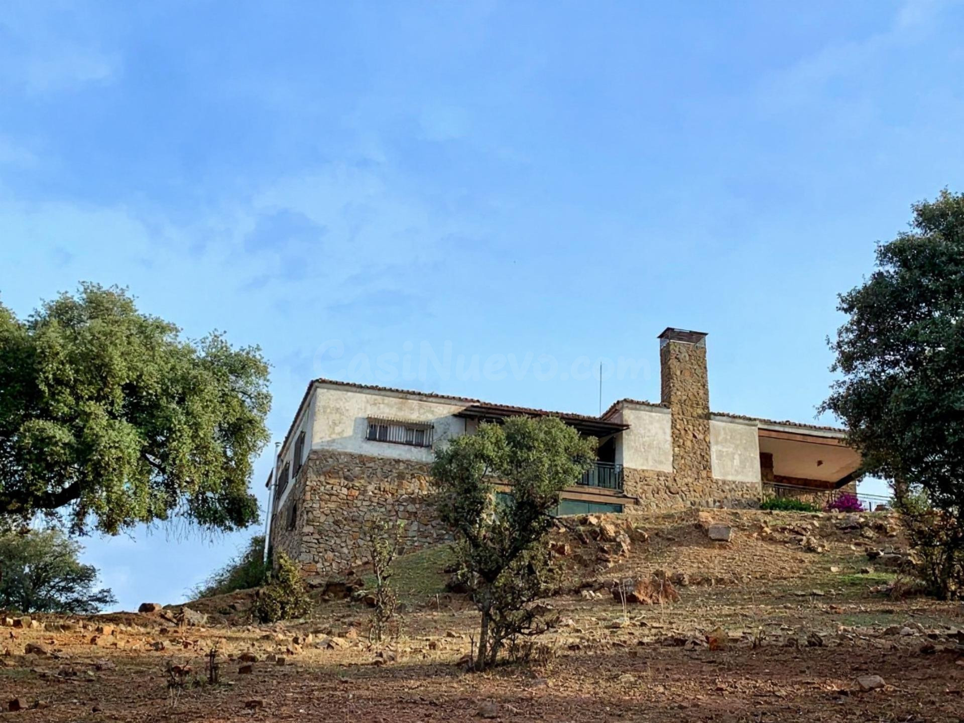 Finca de 350 ha con potencial agrícola, ganadero y turístico en Badajoz - foto 3