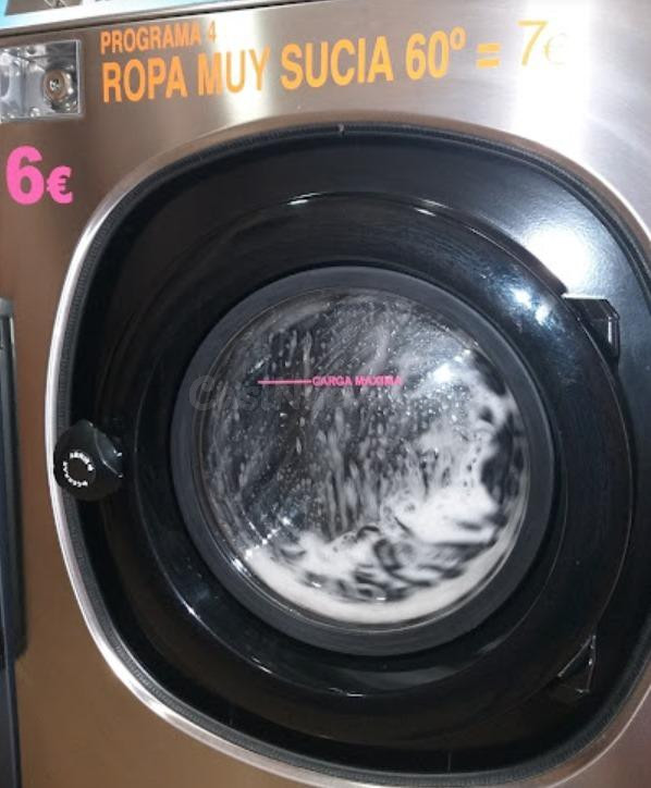 Se vende lavandería autoservicio en funcionamiento.