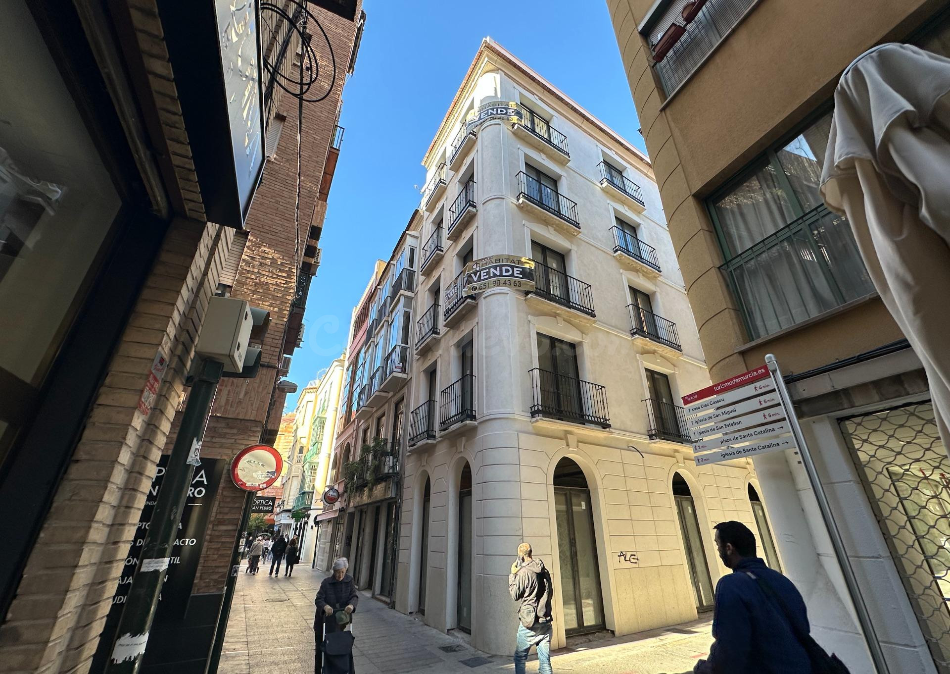 Ático dúplex de diseño con terraza y jacuzzi a 20 m de Plaza de las Flores