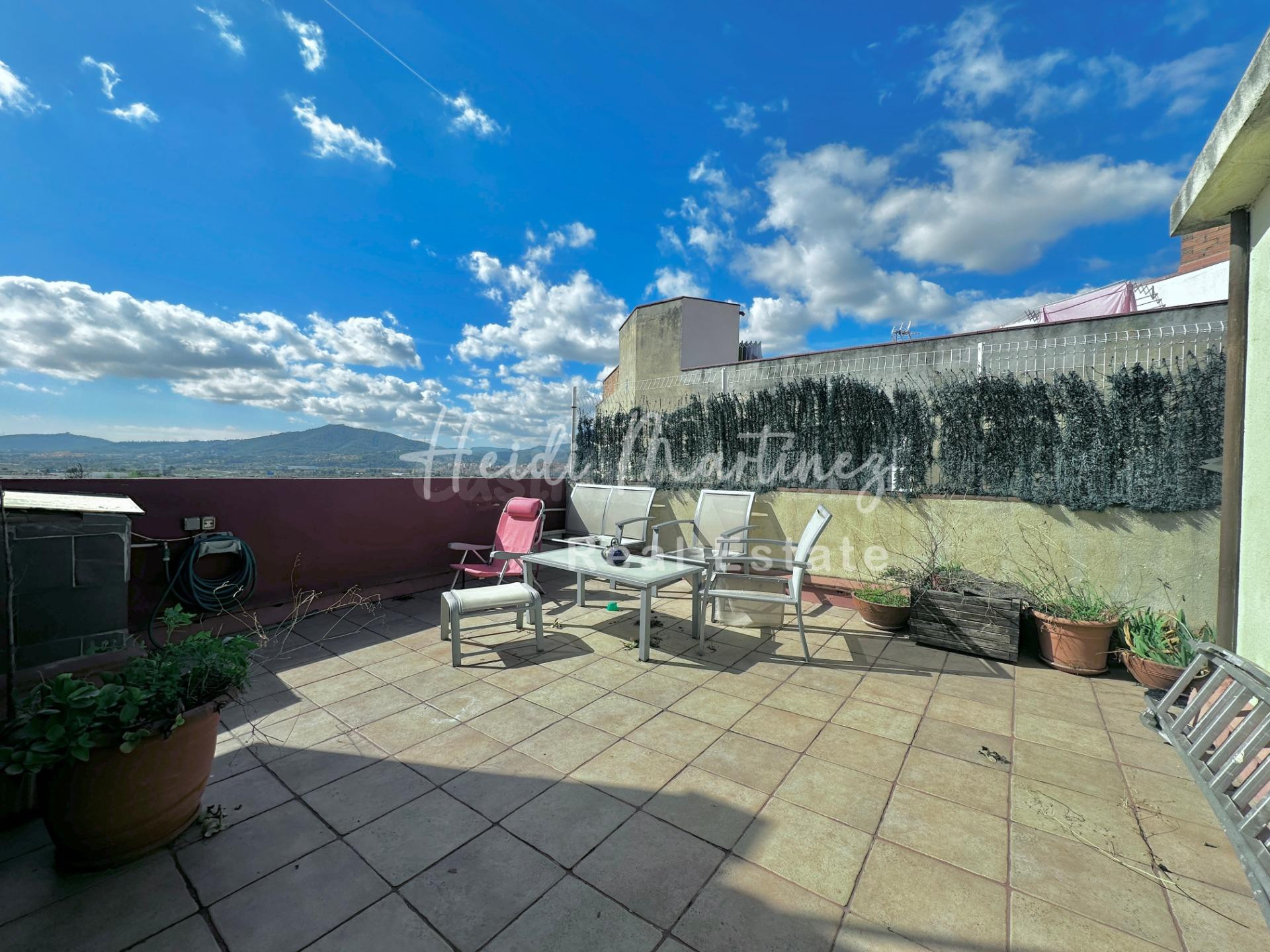 Exclusiva casa en Molins de Rei con Terrazas y Parking - foto 2