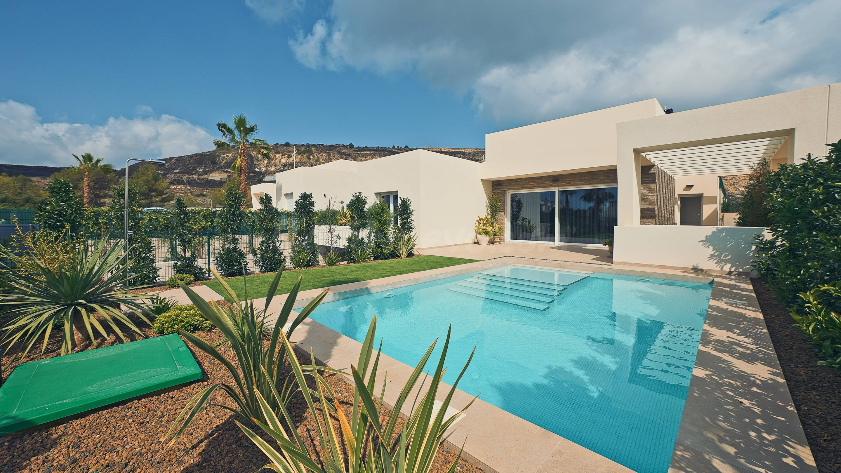 Diseñada para Disfrutar – Villa Moderna con Encanto en la Costa Blanca