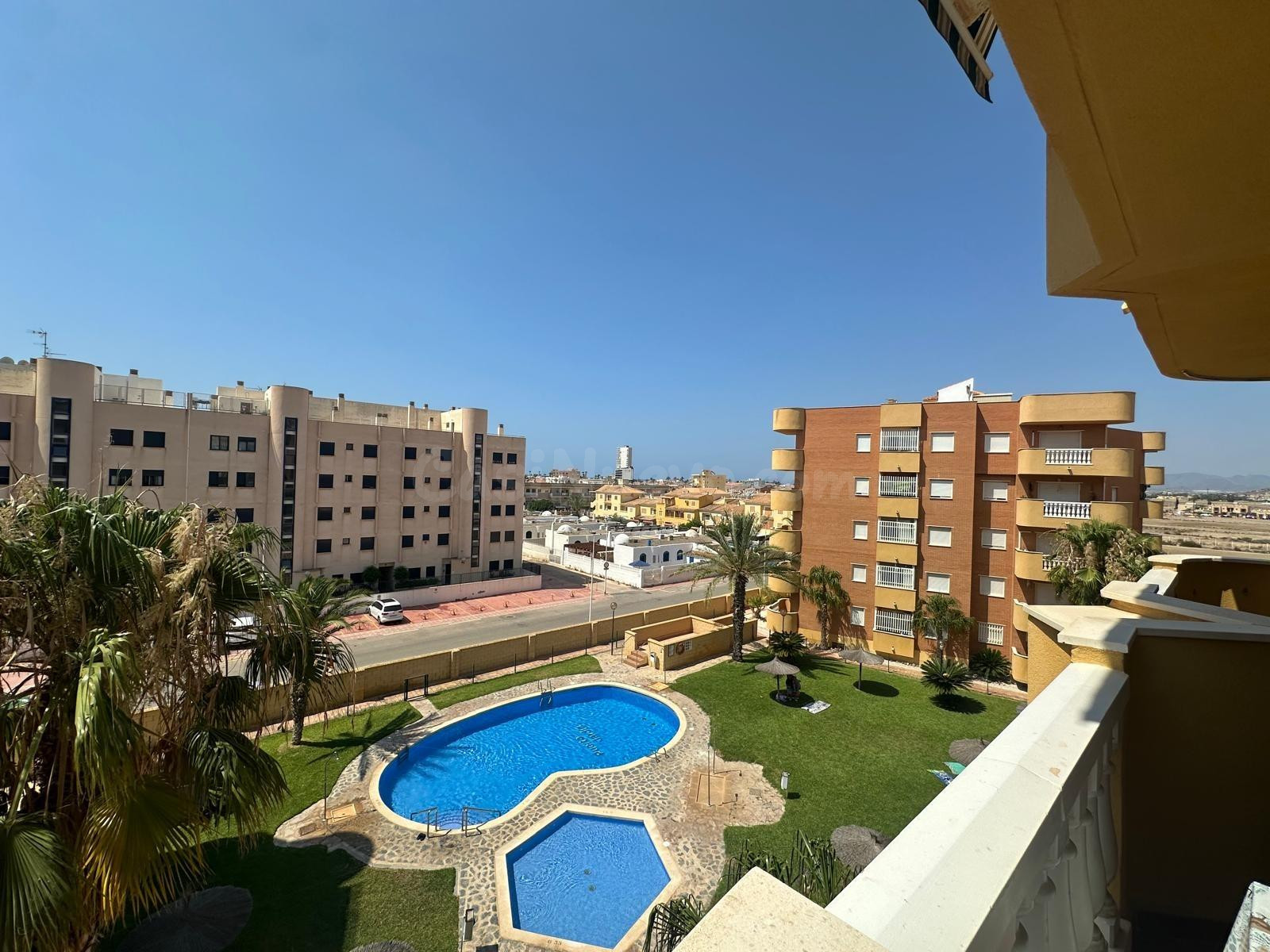 APARTAMENTO CON PISCINA