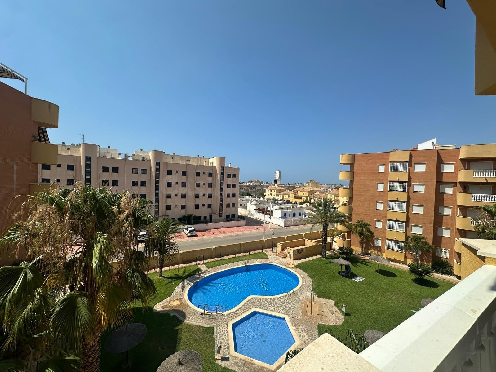 APARTAMENTO CON PISCINA - foto 3