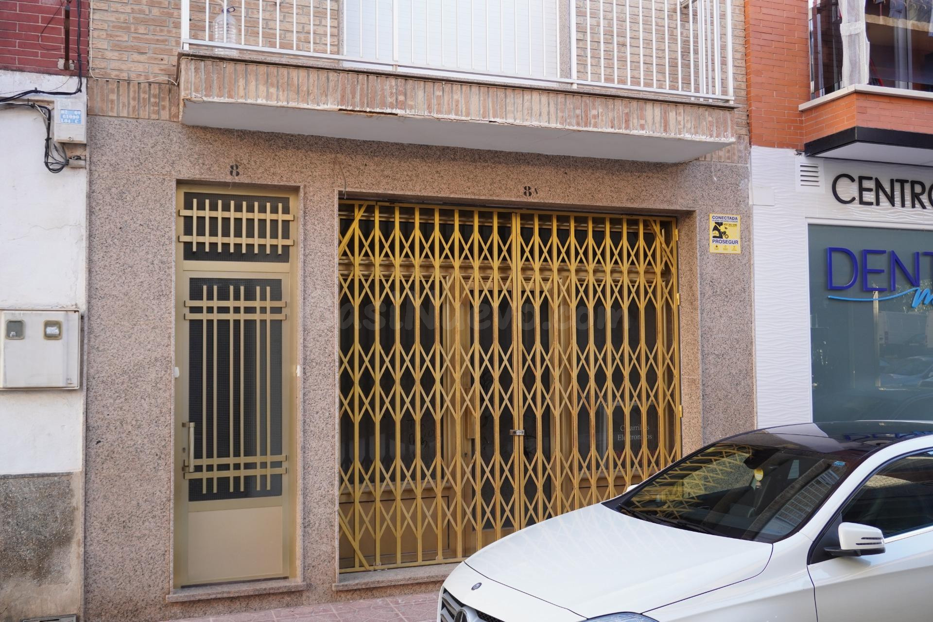 SE ALQUILA AMPLIO LOCAL COMERCIAL EN EL PUERTO DE MAZARRÓN – CON SALIDA A DOS CALLES