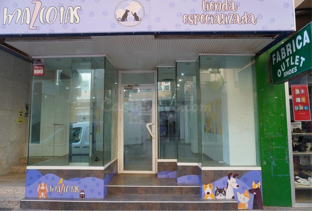 ¡SE ALQUILA LOCAL COMERCIAL EN UBICACIÓN INMEJORABLE – PUERTO DE MAZARRÓN!