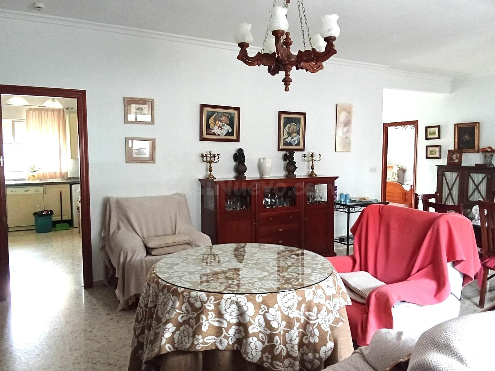 Amplia casa para entrar a vivir en Las Pajanosas