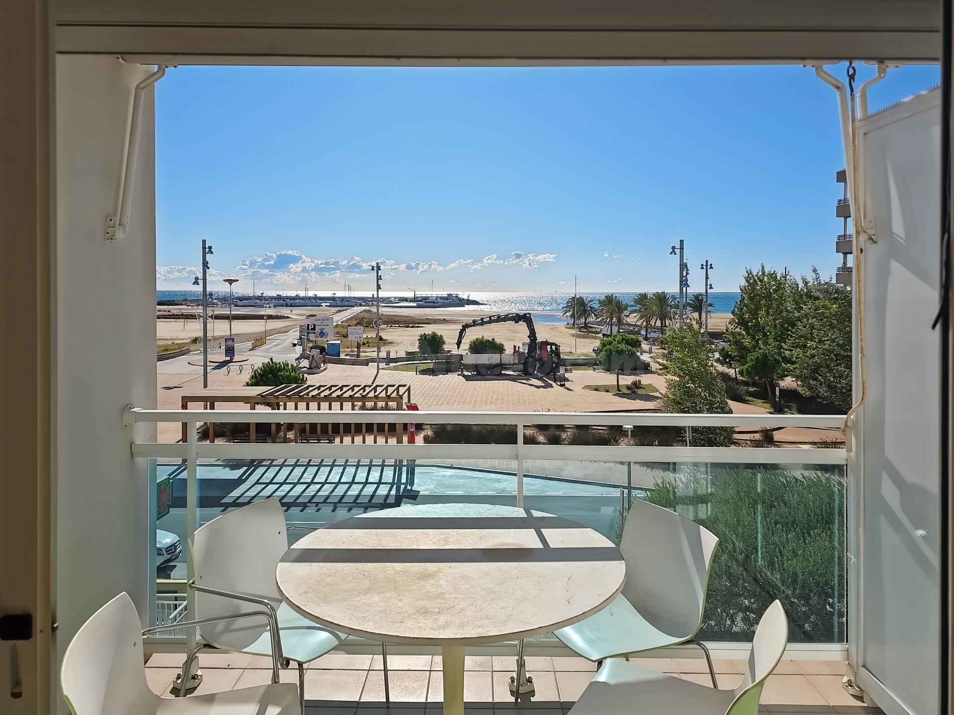 Estudio Moderno en Primera Línea de Mar con Vistas Panorámic - foto 2