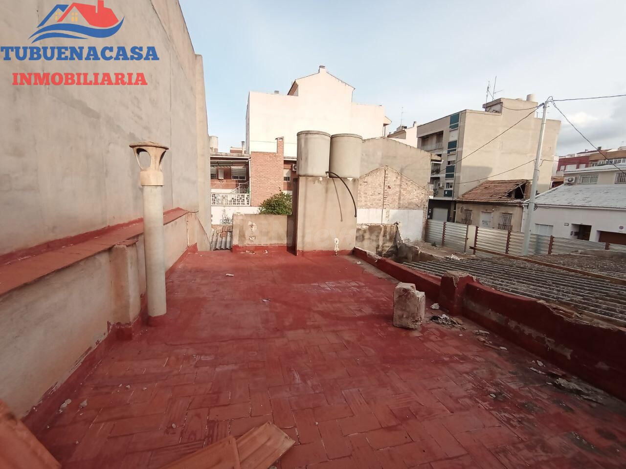 Oportunidad de inversión en pleno centro de El Palmar: vivienda independiente con parcela y gran potencial de reforma