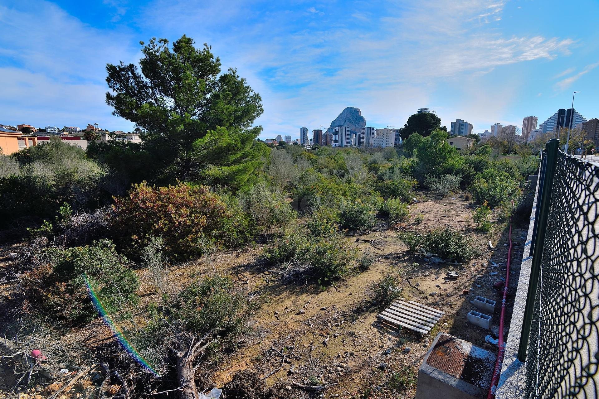 Terreno centrico para construir casa unifamiliar en Calp
