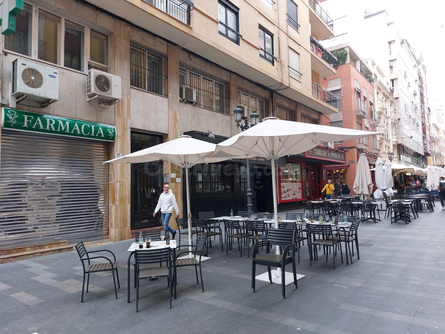 ¡Inversión Imperdible en Calle Castaños, Alicante! 🌟