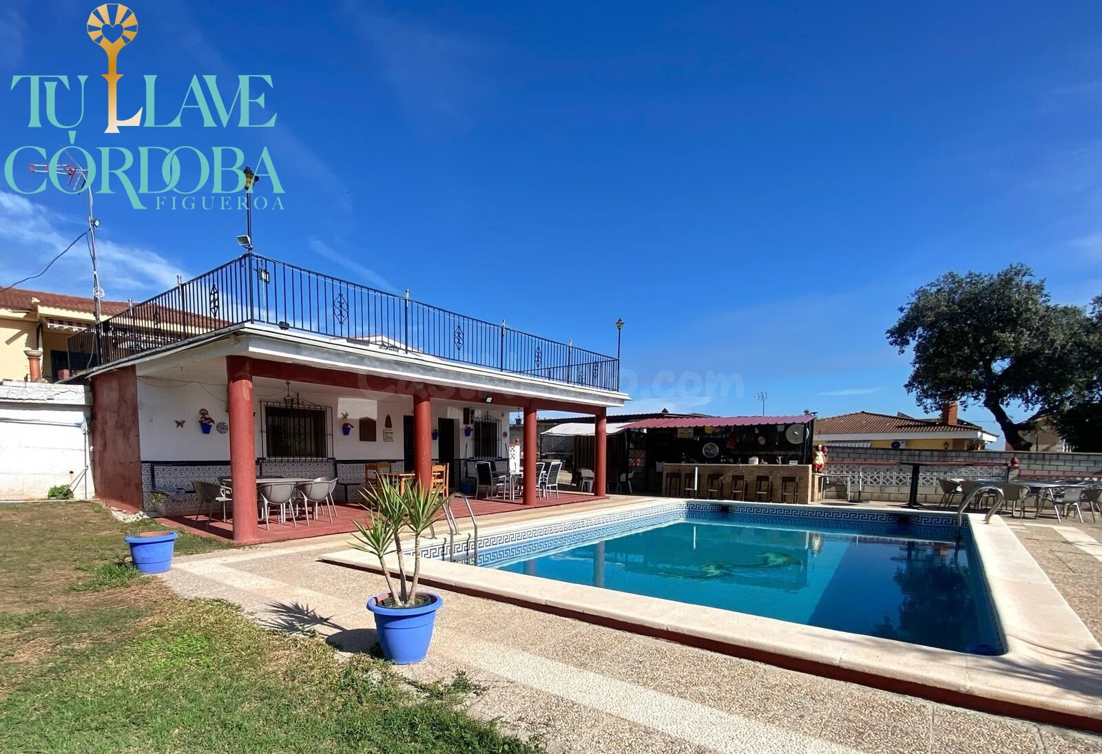 PARCELA DE 2.200m2 CON DOS CASAS, BODEGA Y PISCINA EN DOÑA MANUELA