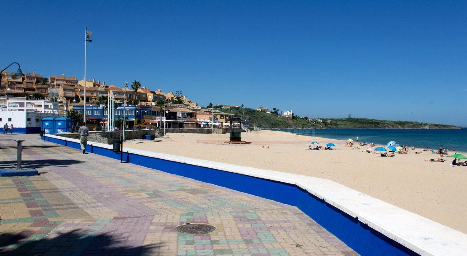 Se vende plaza de parking a 20 metros de la playa de Getares