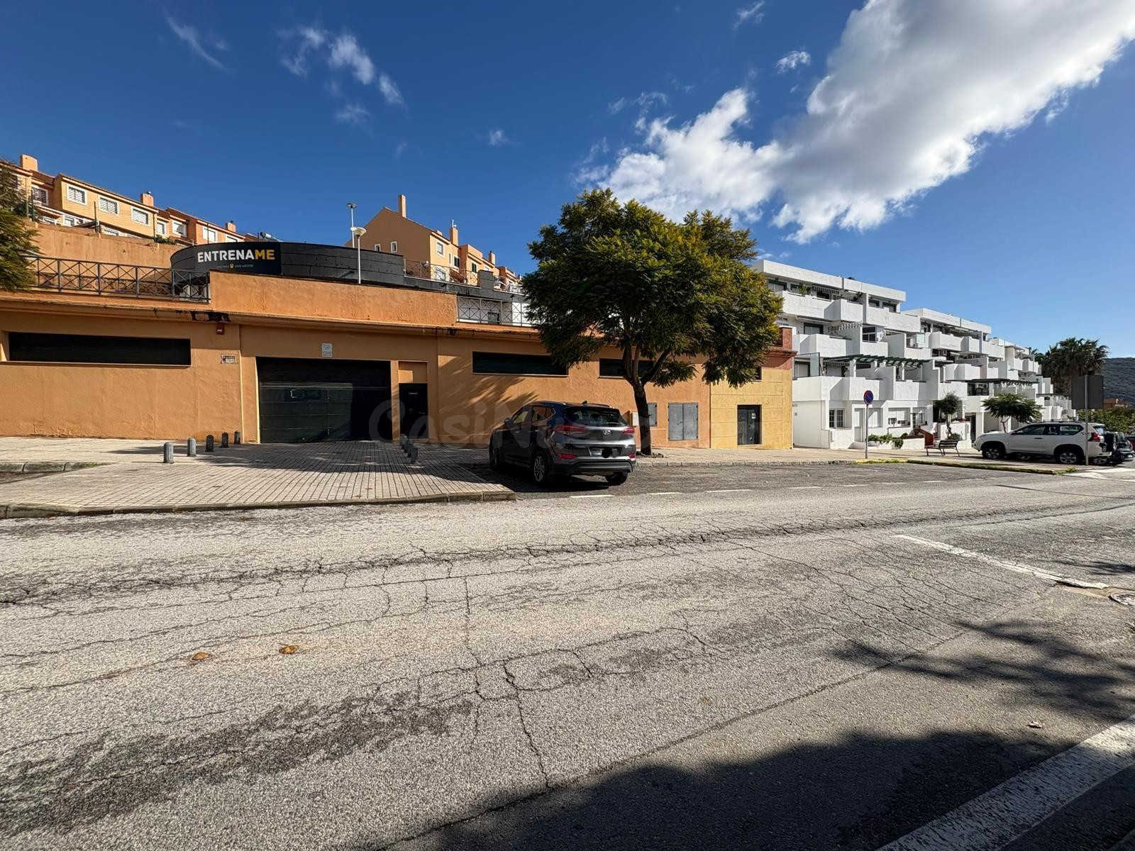 Se vende plaza de parking a 20 metros de la playa de Getares - foto 2