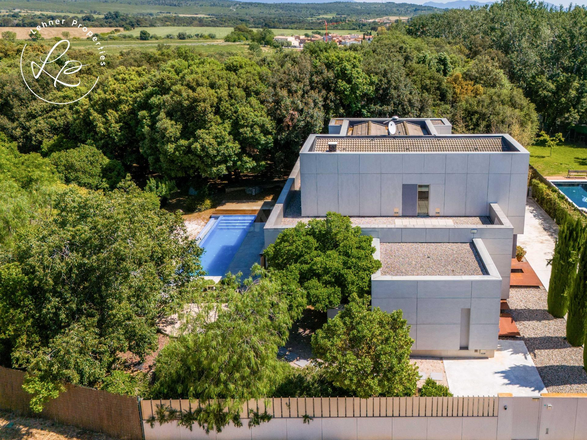 CASA DE DISEÑO CON JARDÍN, BOSQUE PRIVADO Y PISCINA EN MAS P - foto 2