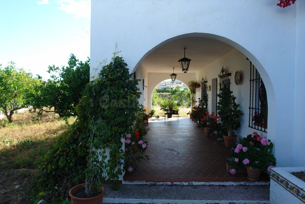 Se vende casa en el centro de Los Gallardos.