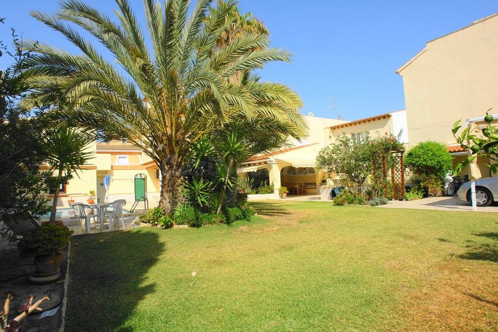 Chalet independiente en la mejor zona residencial de Vera.