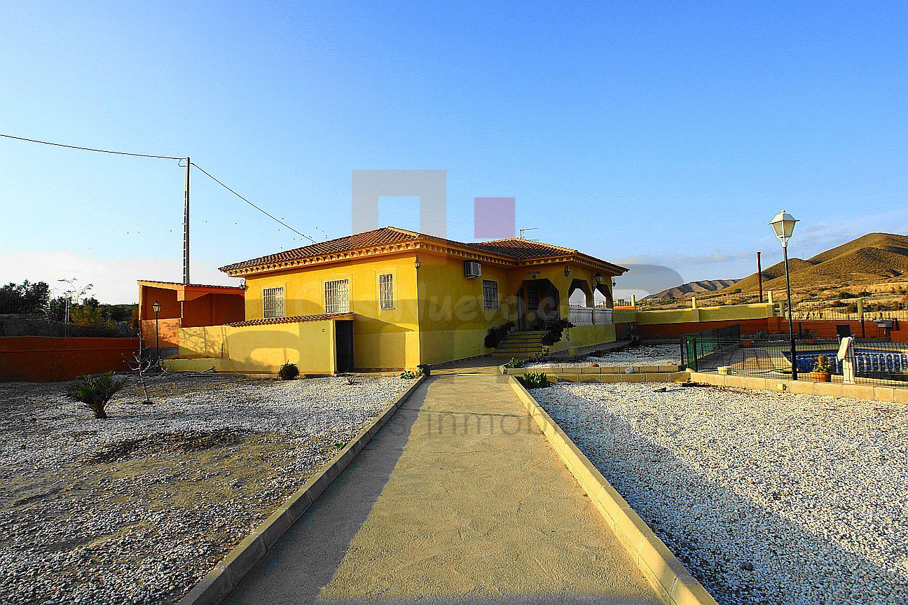 Se vende chalet en los Carasoles. - foto 2