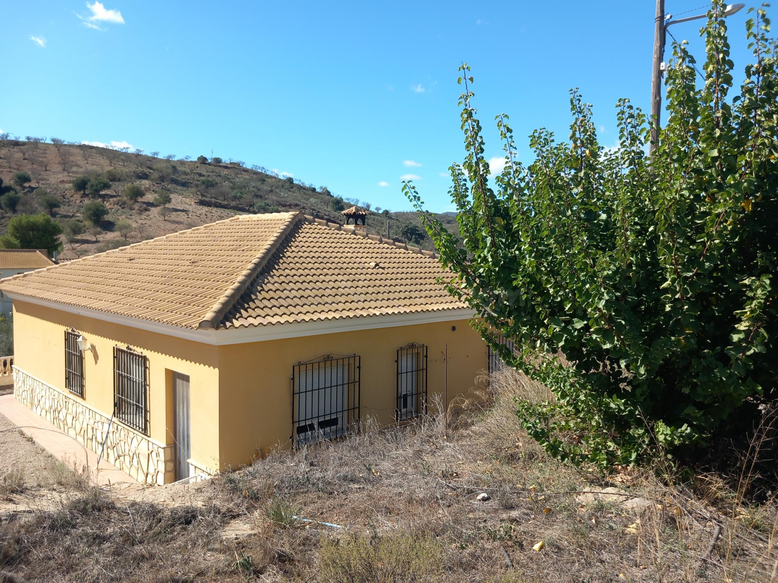 CHALET CON PARCELA EN LUBRÍN